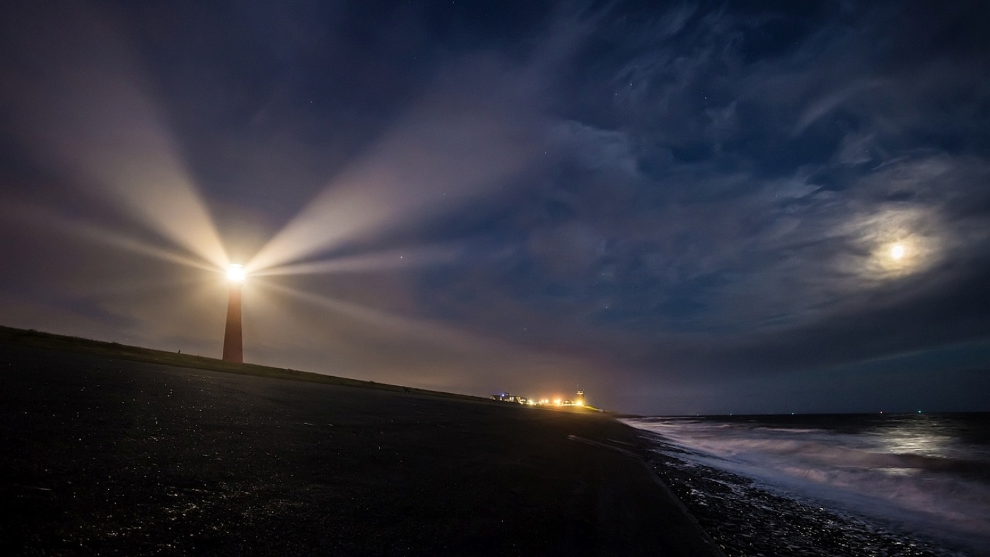 lighthouse-2611199_1280